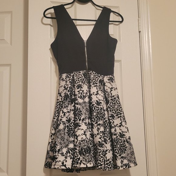 $10 Clean Out Sale - Picture 4 of 4